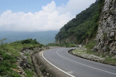 Cảnh báo tai nạn giao thông: Cung đường với những khúc cua tay áo bên bờ vực thẳm