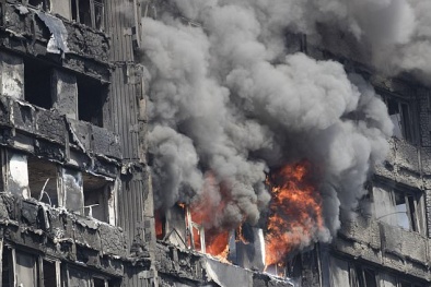 Cháy tòa nhà 27 tầng ở London: Nhiều người tố ‘bị bỏ rơi đến chết’ vì nghe tổng đài cứu hộ