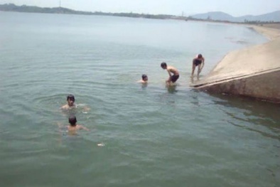 Thương tâm: Cứu em gái bị đuối nước, anh trai gặp nạn