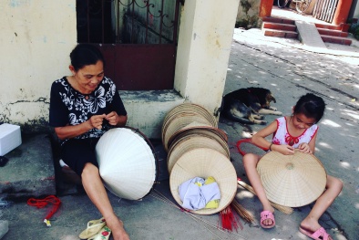 Nón làng Chuông bán đâu hết đấy nhưng người dân vẫn chưa ‘đổi đời’