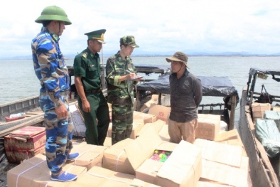 Nhập lậu số lượng lớn bim bim, xúc xích từ Trung Quốc về Việt Nam