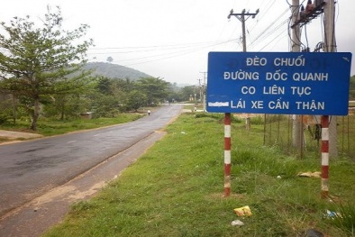 Cảnh báo tai nạn giao thông:Tài xế 'dè chừng' với các khúc cua dốc ở Đèo Chuối