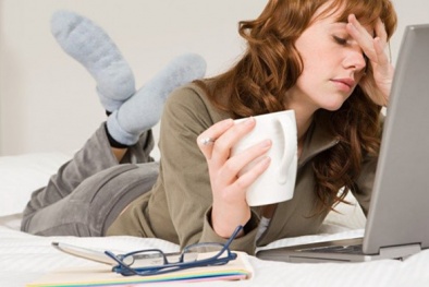 Mắc hàng loạt bệnh nguy hiểm nếu dùng máy tính trong phòng điều hoà nhiều