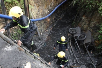 Quảng Ninh: Bục nước hầm lò, một công nhân đang mắc kẹt