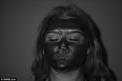 Hình ảnh chụp UV gây sốc này sẽ cho chúng ta thấy bôi kem chống nắng thế nào mới chuẩn