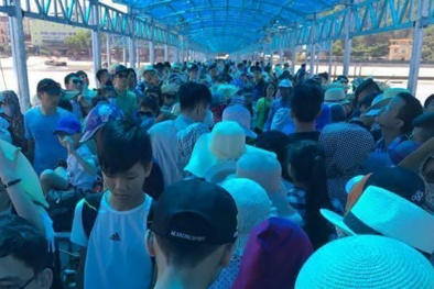 Thời tiết xấu hơn 8.000 du khách trên đảo Cô Tô 'mắc kẹt'