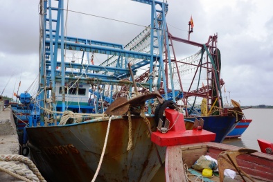 Tàu vỏ thép nằm bờ, nhiều ngư dân trong cảnh nợ nần chồng chất