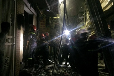 Căn nhà 4 tầng tại Hà Nội bốc cháy, 2 người tử vong