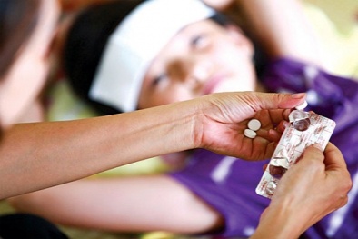 Tự ý dùng thuốc và điều trị sốt xuất huyết có thể biến chứng tử vong