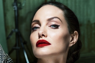 Căn bệnh liệt nửa mặt mà Angelina Jolie mắc phải là gì?