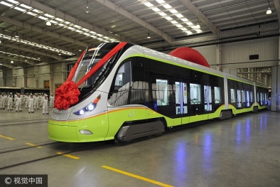 Cận cảnh tàu điện không người lái đầu tiên trên thế giới của Trung Quốc lăn bánh