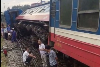 Hú vía tàu chở hơn 100 hành khách trật bánh tại Hà Nội