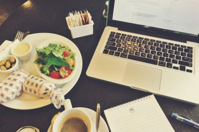 Thói quen sử dụng máy tính hủy hoại sức khỏe cần loại bỏ ngay