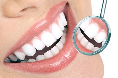 Tự ý dùng keo dán răng giả tại nhà nguy hiểm khó lường