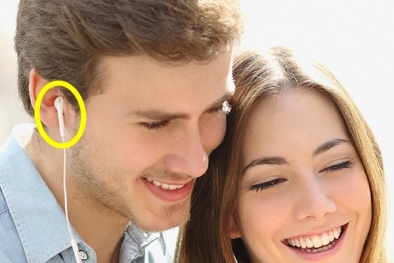 Mượn tai nghe người khác để dùng có nguy cơ lây hàng loạt bệnh nguy hiểm