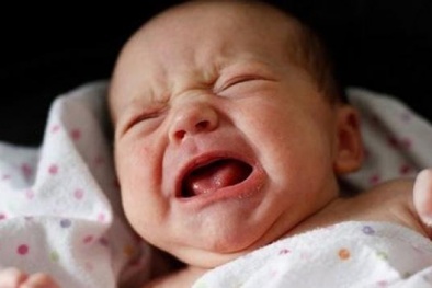 Trẻ giật mình quấy khóc giữa đêm làm tăng nguy cơ đột tử
