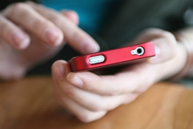 Rung động những vụ cha mẹ mải mê điện thoại di động hại chết con trẻ