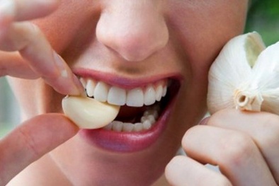 Mắc bệnh này mà ăn tỏi đừng hỏi tại sao bệnh mãi không khỏi