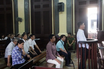 Xét xử vụ nhập thuốc ung thư giả: Các bị cáo khai gì?