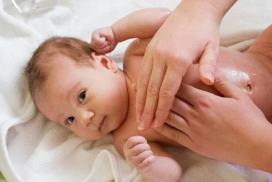 Dùng phấn rôm cho trẻ có thể gây nghẽn thở và ung thư