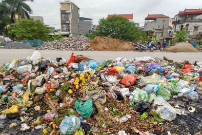 Phát hiện bãi rác thải lớn có nguy cơ trở thành ổ dịch sốt xuất huyết giữa lòng Thủ Đô