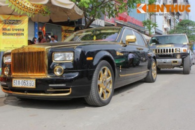 ‘Choáng’ với bộ đôi Rolls-Royce và Hummer tiền tỷ, 'dát vàng' dạo phố Hà Nội
