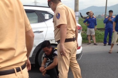 Uông Bí: 'Xe điên' gây náo loạn đường phố, đâm bung cả đầu xe Cảnh sát giao thông