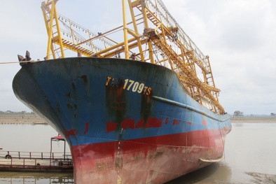 Vụ tàu cá vỏ thép hư hỏng: Đề xuất xử lý nghiêm vi phạm, giãn nợ cho ngư dân