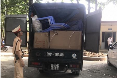 Bắt giữ xe tải chở 29 thùng đồ chơi trẻ em không rõ nguồn gốc