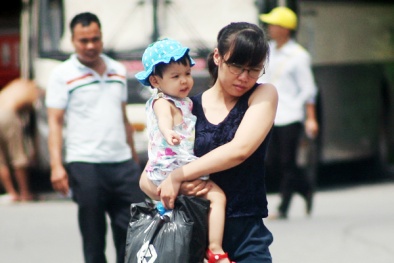 Người dân ùn ùn đổ về Thủ Đô sau dịp nghỉ lễ Quốc khánh