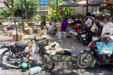 Nổ bình khí bơm bóng bay đúng ngày khai giảng, một người bị bỏng nặng