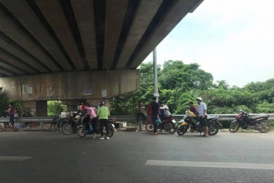 Hàng trăm xe máy, ô tô dính 'bẫy' đinh tặc trên cao tốc Hà Nội - Bắc Giang