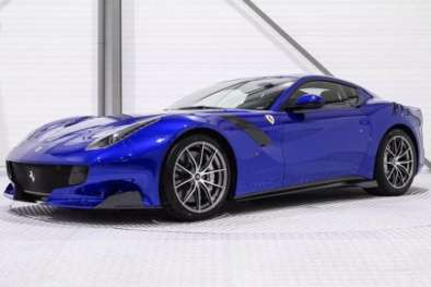 Siêu xe Ferrari F12tdf màu xanh dương bị ‘thổi’ giá gấp đôi với giá bán khoảng 21 tỉ đồng