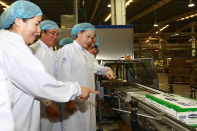 Chủ tịch Quốc Hội thăm nhà máy sữa Việt Nam của Vinamilk tại Bình Dương