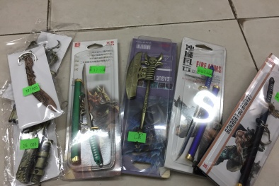 Đồ chơi bạo lực, không rõ nguồn gốc vẫn xuất hiện gần Tết Trung thu