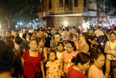 Người Hà Nội đón Trung Thu sớm: Đồ chơi 'made in Vietnam' lên ngôi