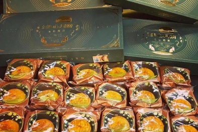 Buôn bánh trung thu xách tay, lãi 300 triệu/tháng
