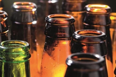 Dán nhãn bia, mỗi chai bia ‘cõng’ thêm chi phí gần 200 đồng