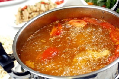 Đó là lý do bạn đừng bao giờ để con ngồi ở vị trí gần nồi lẩu và lối ra vào