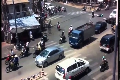 Những tình huống tai nạn giao thông khó đỡ và hài hước