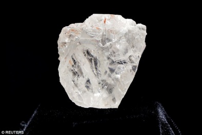 Viên kim cương 1.109 carat 2,5 tỷ năm tuổi ‘chốt giá’ 1,2 nghìn tỷ đồng