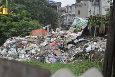 Hà Nội: Hồ rác thải giữa lòng thủ đô