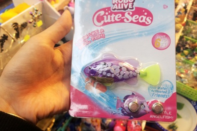 Trung Thu: Cá phát sáng mới lạ ‘náo loạn’ thị trường