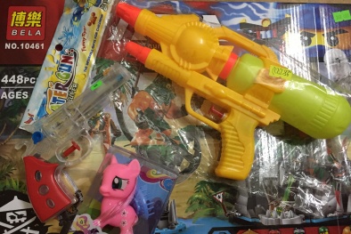 Ngày Tết Trung thu: Đồ chơi trẻ em không nguồn gốc, không dấu hợp quy bán tràn lan