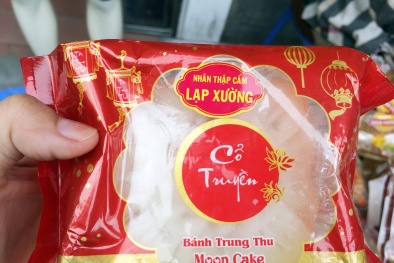 15.000đ/chiếc bánh Trung thu không hạn dùng, không nhãn hiệu