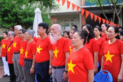 Chuyện tình 60 mùa khai giảng của vợ chồng thầy Văn Như Cương