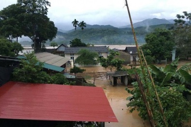 Lũ quét ở Yên Bái cuốn trôi 8 ngôi nhà, 4 người mất tích