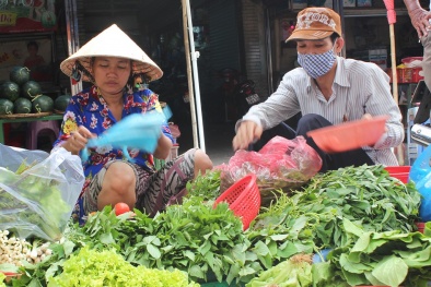 Giá cả thị trường ngày hôm nay (12/10): Giá rau xanh tăng gấp 3 lần ở Hà Nội do mưa lớn