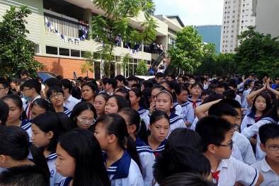 Video: Hơn 1000 học sinh hát vang ca khúc Lương Thế Vinh vĩnh biệt thầy Văn Như Cương