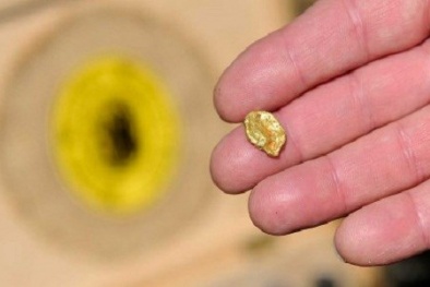 Không thể tin nổi với 43 kg vàng 'lạc trôi' dưới cống nước thải